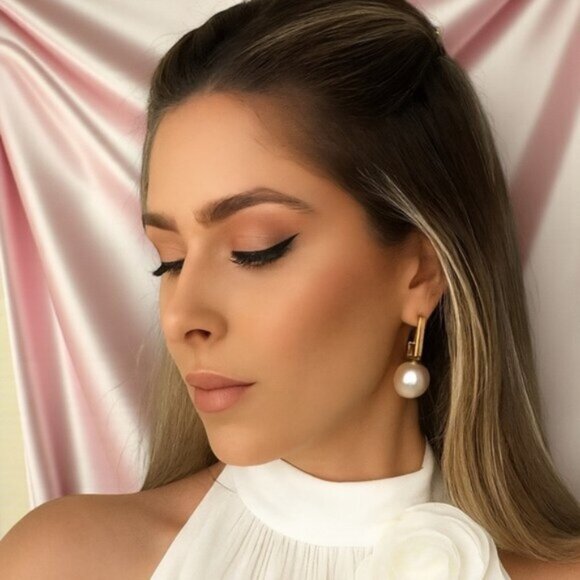 🆕️ Modern Classic Elegance: 18K Gold Plated Stainless Steel Pearl Drop Earrings - Picture 4 of 10